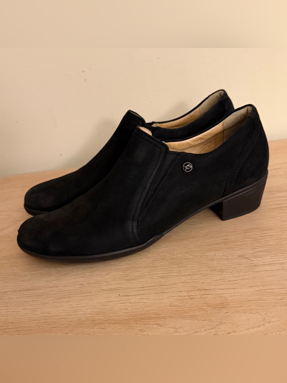 Hartjes Black Slip-On Women's Suede Heels 9M